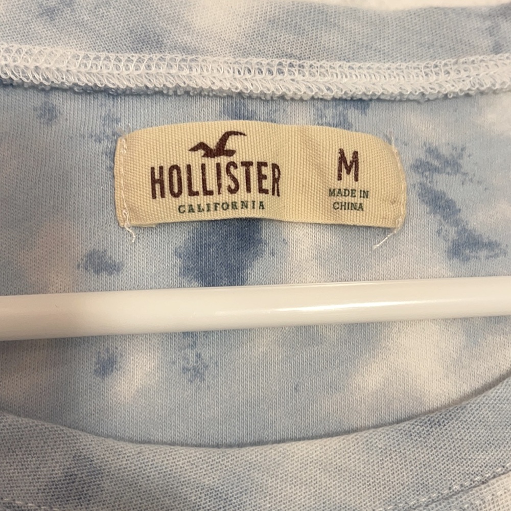 Hollister Graphic Tee - Picture 4 of 9